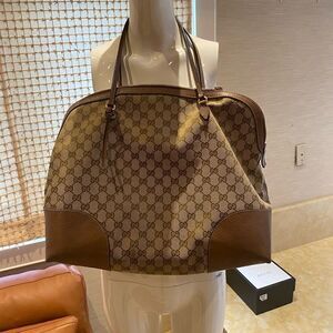 GUCCI large logo bag 